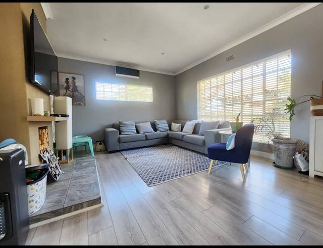 3 BEDROOM HOUSE FOR SALE IN BRACKENHURST